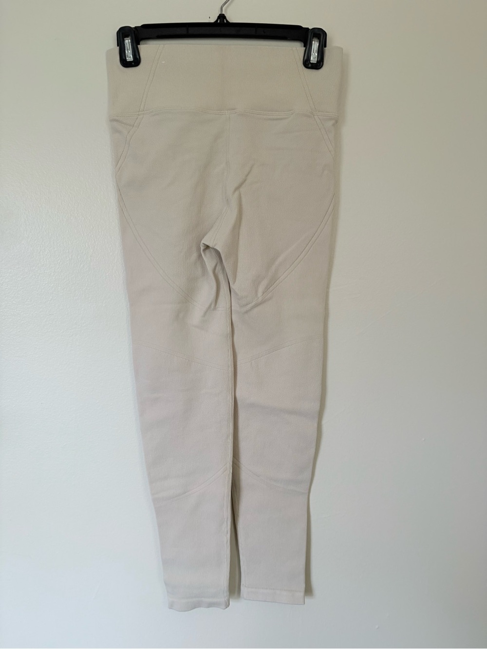 Aerie Offline High Waist Seamless Ribbed Leggings, Cream, Size Medium - Picture 6 of 7